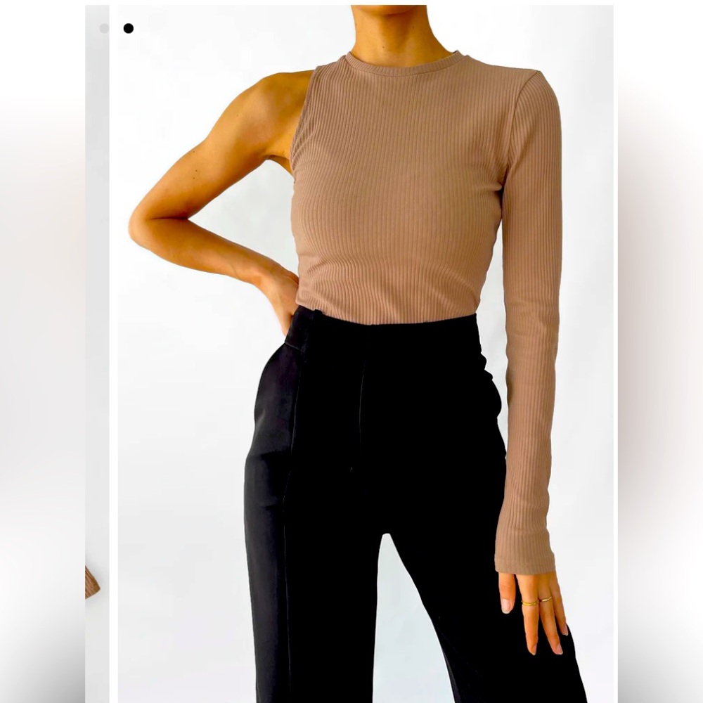 Dynamic .. Tan Ribbed one shoulder crop top… Sm